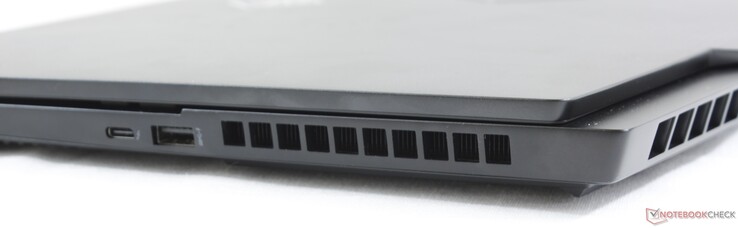 A destra: USB Type-C +Thunderbolt 3, USB 3.1 Type-A