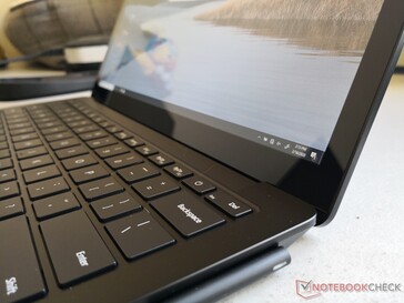 Stessa risoluzione, luminosità e gamma del Surface Laptop 2