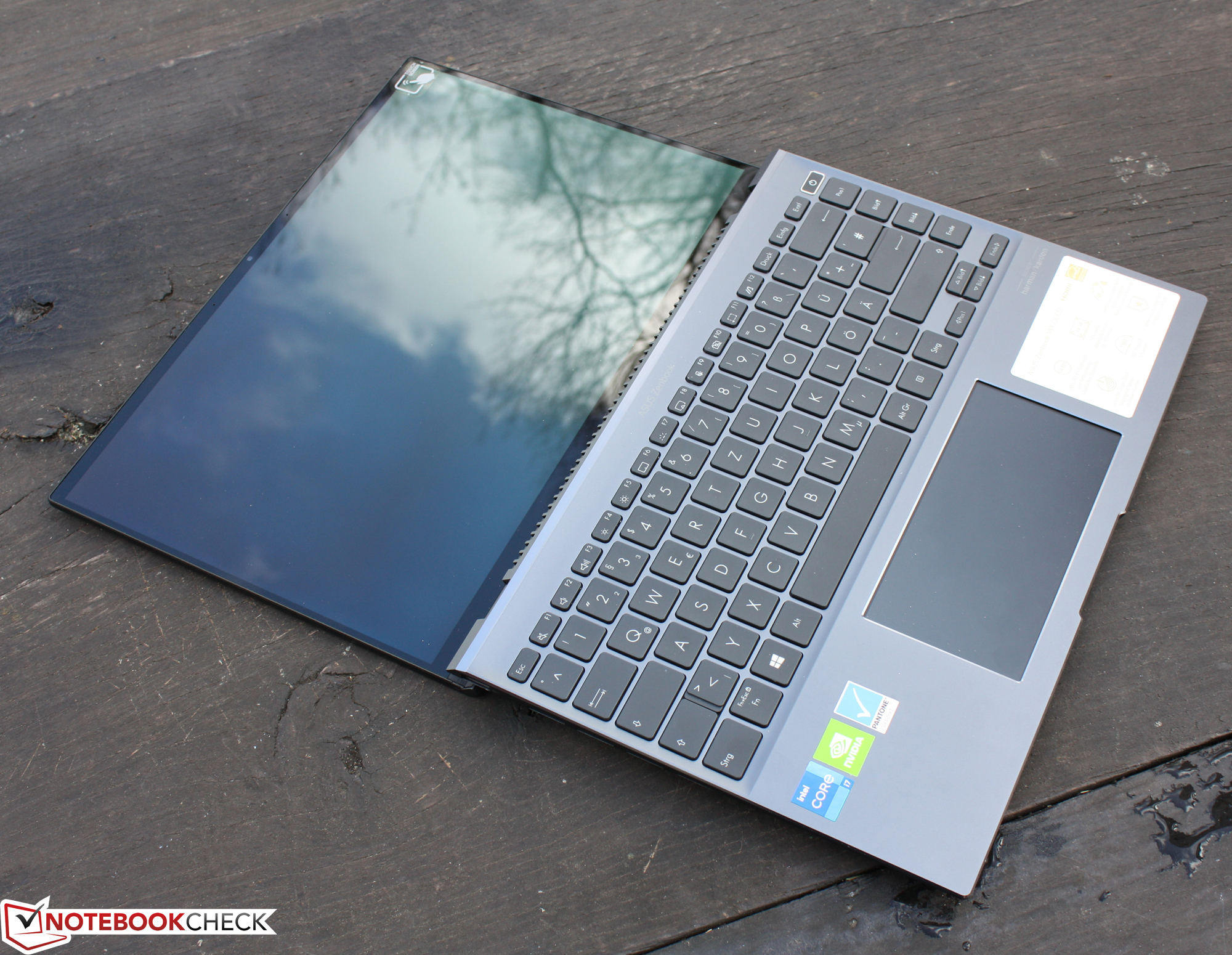 Ha davvero senso comprare un notebook con schermo OLED? 