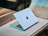 I MacBook Pro riceveranno la tecnologia del display OLED in tandem dell'iPad Pro già nel 2026, consentendo di realizzare design più sottili. (Fonte: Notebookcheck)