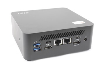 Posteriore: 2x USB-A 3.2 Gen. 2 (10 Gbps), 2x USB-C con Thunderbolt 4 + Power Delivery + DisplayPort, 2x HDMI 2.1, 2x RJ-45 (2,5 Gbps), adattatore CA a cilindro