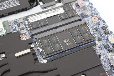 Slot accessibili 2x DDR5 SODIMM