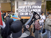 Apple iPhone 16: le proteste hanno avuto luogo in tutto il mondo in occasione del lancio, con Londra che ha messo in evidenza le violazioni dei diritti umani in Congo e a Gaza (Fonte: Youtube / Oinat)