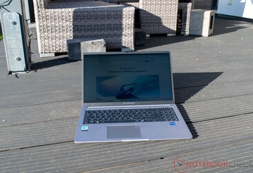 Asus ExpertBook P1 alla luce diretta del sole