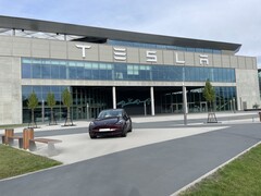 Le vendite di Tesla sono in calo. Giga Factory di Berlino Brandeburgo. (Fonte immagine - Ot, CC BY 4.0, via Wikimedia Commons)