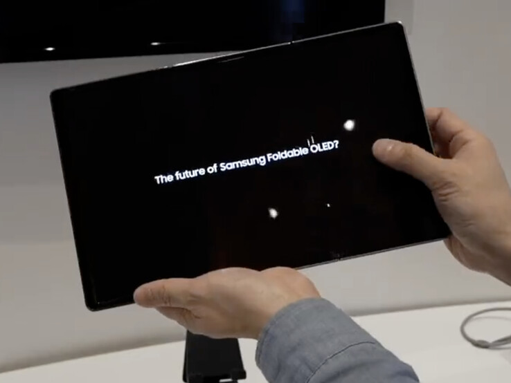 Il Flex G si ripiega per creare una tela da circa 10 pollici. (Fonte: Samsung Display)