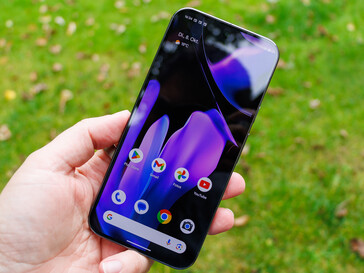 Il Google Pixel 9 Pro XL all'esterno