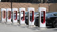 Tesla annuncia una soluzione di accodamento virtuale per combattere gli scontri con i conducenti nei siti di Supercharger (Fonte: Tesla)