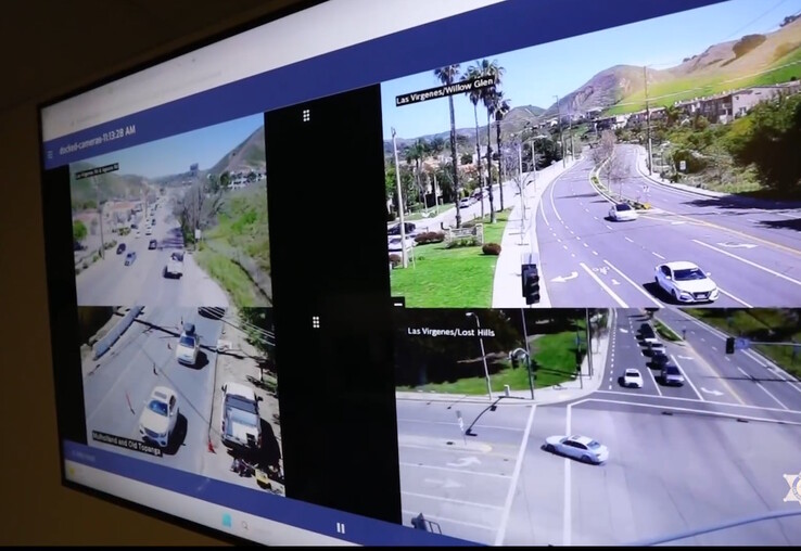 Il LASD Watch Center ha accesso 24 ore su 24, 7 giorni su 7, alle telecamere registrate di livello 2 e a tutte le telecamere pubbliche, come le telecamere stradali. Il Centro ha accesso solo in caso di emergenza alle telecamere registrate di Livello 1. (Fonte immagine: LASD su Facebook)