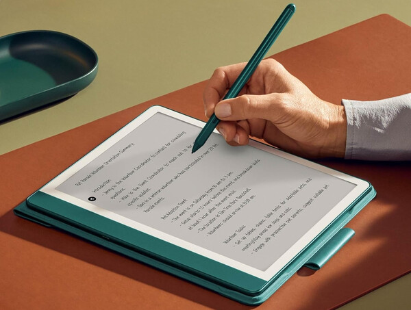 Kindle Scribe 2024 è disponibile in due colori, tra cui Metallic Jade (fonte: Amazon)