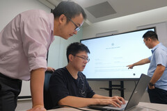 Gli scienziati informatici dell'NTU hanno usato chatbot AI contro se stessi per