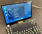 Pocket Z utilizza un Raspberry Pi Zero 2 W, tra gli altri componenti. (Fonte: Hackaday)