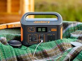 Il nuovo Jackery Explorer 500 v2 dovrebbe essere più sottile del modello originale (nella foto). (Fonte: Jackery)