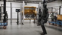 Per la prima volta, Figure AI ha consegnato il suo robot umanoide, Figure 02, a un cliente sconosciuto, secondo l&#039;azienda. (Fonte: YouTube / Figure)