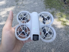 Il DJI Neo dovrebbe pesare solo 135 grammi. (Fonte: enontheroad)