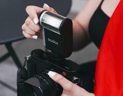 Godox iA32 è compatibile anche con le fotocamere Leica. (Fonte: Godox)