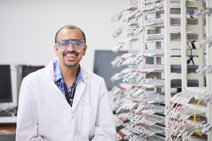 Neeraj Sharma, il ricercatore principale, è specializzato nella chimica dello stato solido, nella progettazione di nuovi materiali e nello studio delle loro relazioni struttura-proprietà. (Fonte immagine: UNSW Sydney / Richard Freeman)