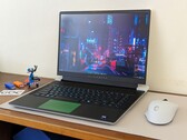 Recensione del computer portatile Alienware x16 R2: Un passo indietro rispetto al modello x16 R1