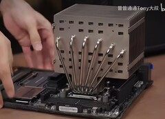 L&#039;AMD Ryzen 9 9950X è una bestiale CPU Zen 5 a 16 core, il cui raffreddamento non è un compito da poco. (Fonte: Bilibili)