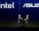 I capi di Intel e Asus ridono al keynote del Computex. (foto: Andreas Sebayang/Notebookcheck.com)