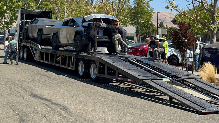 Il bagagliaio del Cybertruck sembra piuttosto ampio