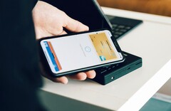 Apple sta finalmente aprendo il chip NFC dell&#039;iPhone alle applicazioni di terze parti. (Fonte: CardMapr.nl)