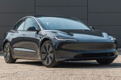 Tesla richiede il permesso di omologazione per portare il Model 3 e il Model Y in India (Fonte: Michael Simari/Car and Driver)