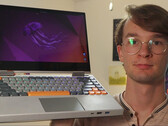 Lo YouTuber costruisce un laptop fai da te con tastiera meccanica perché la tastiera originale si è guastata due volte (Fonte: Marcin Plaza)