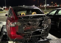 Veicoli danneggiati in una concessionaria Tesla di Salem. Sospetto incendio doloso arrestato (Fonte: Dipartimento di Polizia di Salem)