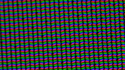 Il display LC si basa su una classica matrice di sub-pixel RGB composta da un diodo di luce rossa, una blu e una verde.