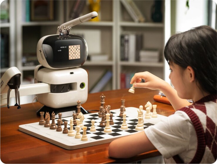 Il robot SenseRobot Chess può fornire un feedback vocale sulle mosse e sulla strategia durante le partite. (Fonte: SenseRobot)