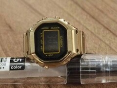 Si vocifera di una nuova versione in oro dell&#039;orologio ad anello Casio CRW-001. (Fonte immagine: Goldblitz Sdn Bhd via Facebook)