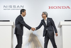 Il CEO di Nissan, Makoto Uchida, e il CEO di Honda, Toshihiro Mibe. (Fonte: Nissan)