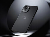 OnePlus 15R diventerà globale il 17 dicembre. Nella foto: la colorazione nera del telefono Snapdragon 8 Gen 5. (Fonte: OnePlus)
