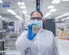 Intel riporta un successo con le macchine litografiche High-NA EUV di ASML. Nella foto: Un chip Intel Xeon. (Fonte: Intel)