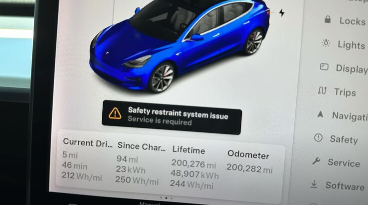 La Tesla Model 3 Performance 2018 di Lawrence ha percorso oltre 200.000 miglia con un'efficienza di 244 Wh/miglia. (Fonte immagine: Tesla Joy via YouTube)