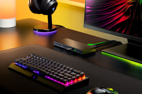 Il Razer USB 4 Dock nella sua colorazione nera. (Fonte: Razer)