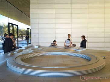 Come appare il modello del Parco Apple nel Centro Visitatori.