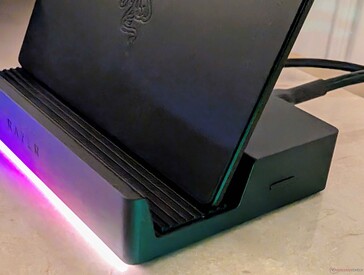 Razer Handheld Dock Chroma (fonte: Notebookcheck)