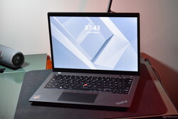 in recensione: Lenovo ThinkPad T14 Gen 4 AMD, campione per la recensione fornito da