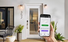 La porta di vetro intelligente Feather River può essere controllata tramite un&#039;app. (Fonte: Home Depot)