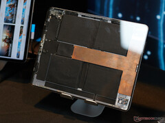 raffreddamento dell&#039;iPad Pro modificato con Airjets. (Foto: Andreas Sebayang/Notebookcheck.com)