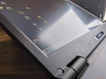 Nessuna protezione in vetro edge-to-edge o opzioni touchscreen