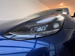 Le auto Tesla negli Stati Uniti ricevono finalmente la funzione Matrix Headlights (Fonte immagine: jojje167 su X)