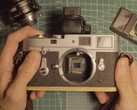 La Leica M2 può essere trasformata in una fotocamera digitale utilizzando un Raspberry Pi. (Fonte: Michael Suguitan)