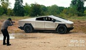 Tesla ha rivelato alcuni filmati dietro le quinte dei test antiproiettile del Cybertruck. (Fonte: Tesla)