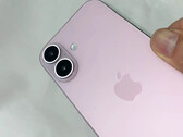 L'iPhone 16 Pro Max potrebbe essere l'iPhone più grande di sempre quando verrà lanciato in autunno. (Fonte: Sonny Dickson)