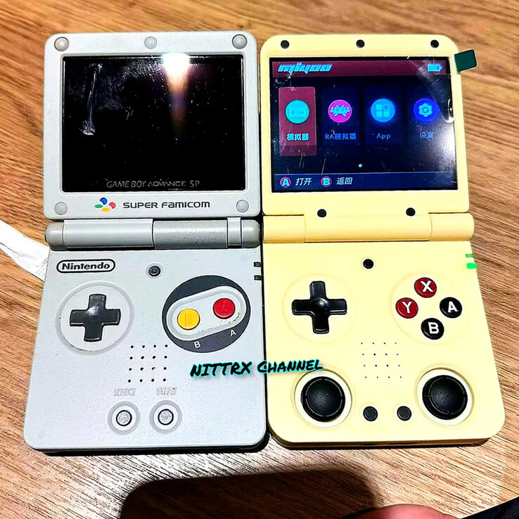 The Miyoo Mini Flip and Game Boy Advance SP from right to left. (Image source: NITTRX)