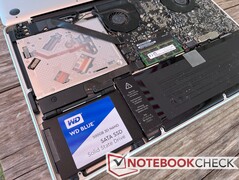 Anche i MacBook Pro più vecchi, come il modello da 15 pollici del 2012, consentivano aggiornamenti facili per gli utenti finali.