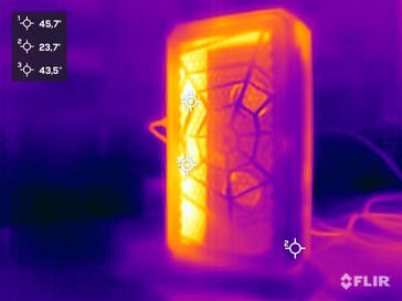 Minisforum AtomMan G7 PT durante lo stress test (lato sinistro)